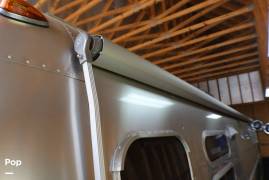 2017 Airstream International Signature 28RB, $ 69,995