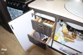 2017 Airstream International Signature 28RB, $ 69,995