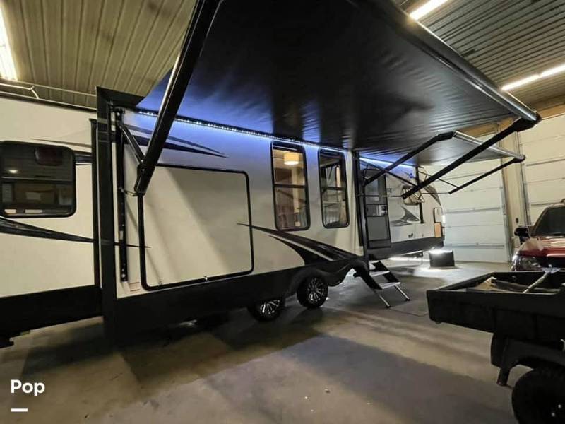 2021 Forest River Lacrosse Luxury Lite 3399SE, $ 31,200