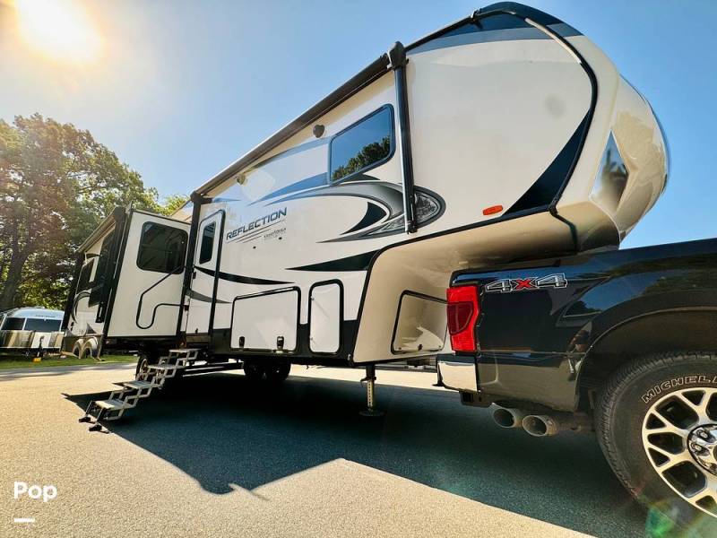 2021 Grand Design Reflection 303RLS, $ 31,500
