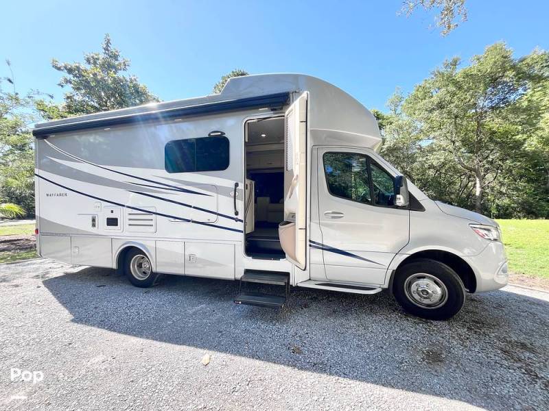 2022 Tiffin Wayfarer 25RW, $ 99,999