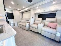 2022 Tiffin Wayfarer 25RW, $ 99,999
