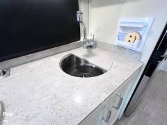 2022 Tiffin Wayfarer 25RW, $ 99,999