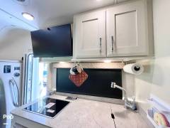 2022 Tiffin Wayfarer 25RW, $ 99,999