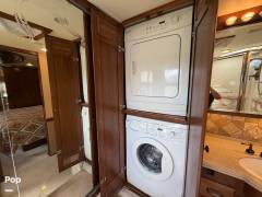 2009 Holiday Rambler Navigator Bismark IV, $ 135,000