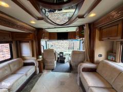2009 Holiday Rambler Navigator Bismark IV, $ 135,000
