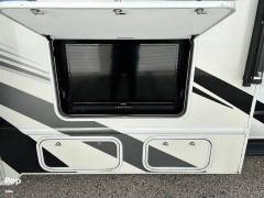 2023 Thor Motor Coach Quantum LC28, $ 88,900