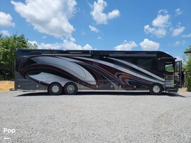 2018 American Coach American Eagle 45T, $ 230,000