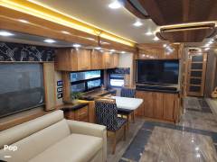 2018 American Coach American Eagle 45T, $ 230,000
