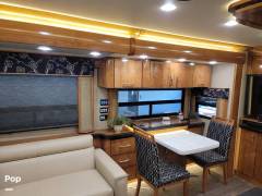 2018 American Coach American Eagle 45T, $ 230,000