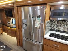 2018 American Coach American Eagle 45T, $ 230,000
