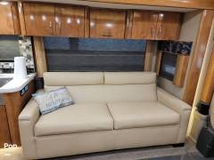 2018 American Coach American Eagle 45T, $ 230,000