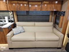 2018 American Coach American Eagle 45T, $ 230,000