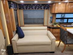 2018 American Coach American Eagle 45T, $ 230,000