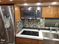 2018 American Coach American Eagle 45T, $ 230,000