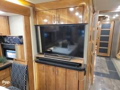 2018 American Coach American Eagle 45T, $ 230,000