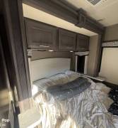 2021 Thor Motor Coach Omni XG32, $ 170,000