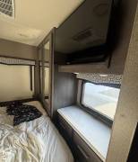 2021 Thor Motor Coach Omni XG32, $ 170,000