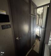 2021 Thor Motor Coach Omni XG32, $ 170,000