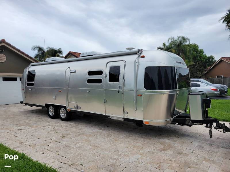 2022 Airstream Flying Cloud 30RB, $ 91,000