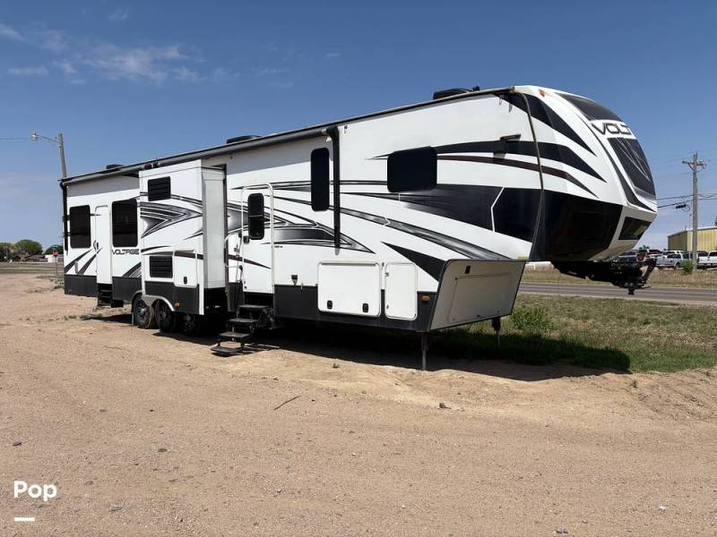 2016 Dutchmen Voltage 3914, $ 52,000