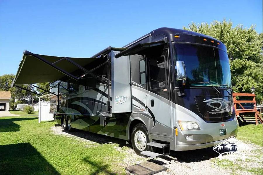 2012 Winnebago Journey 42E, $ 130,000