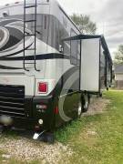 2012 Winnebago Journey 42E, $ 130,000