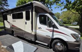 2016 Winnebago Navion 24G, $ 77,800
