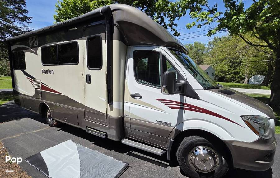 2016 Winnebago Navion 24G, $ 77,800