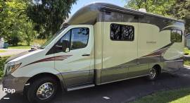 2016 Winnebago Navion 24G, $ 77,800