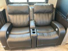 2022 Jayco Pinnacle 32RLTS, $ 54,900