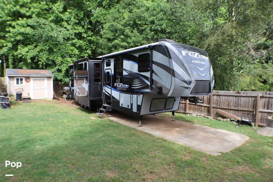 2016 Keystone Fuzion Chrome 422, $ 54,999