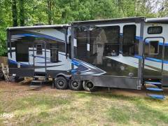 2016 Keystone Fuzion Chrome 422, $ 54,999