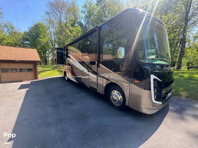 2019 Entegra Coach Emblem 36U, $ 94,950