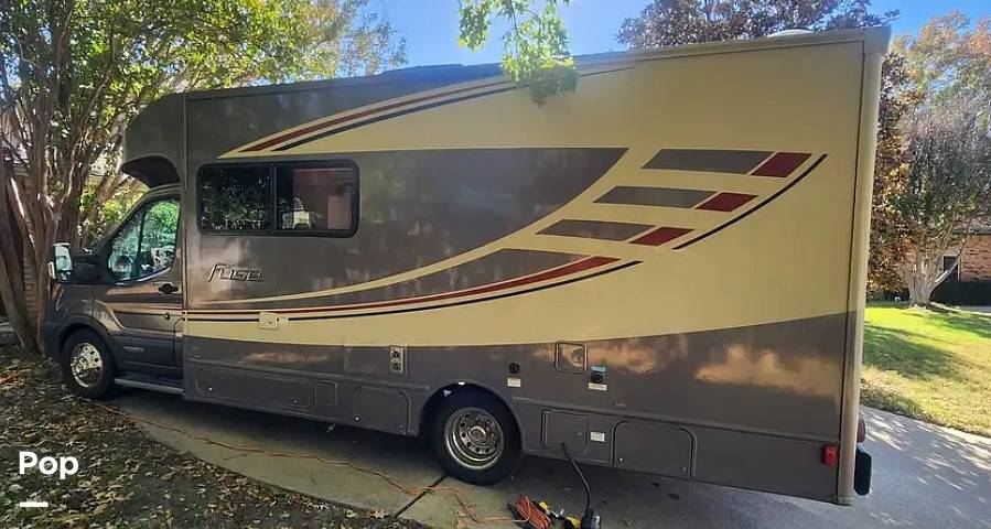 2017 Winnebago Fuse 23T, $ 41,000