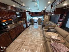 2018 Fleetwood Discovery LXE 40G, $ 168,000