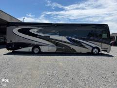 2018 Fleetwood Discovery LXE 40G, $ 168,000