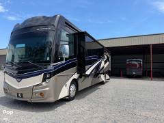 2018 Fleetwood Discovery LXE 40G, $ 168,000