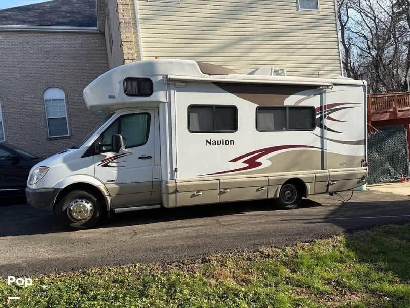 2012 Itasca Navion 24M, $ 72,300