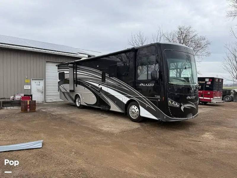 2017 Thor Motor Coach Palazzo 33.3, $ 82,500
