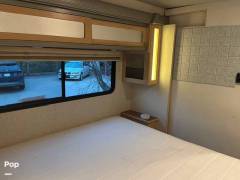 2016 Winnebago Brave 31C, $ 60,000