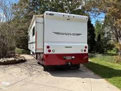 2016 Winnebago Brave 31C, $ 60,000
