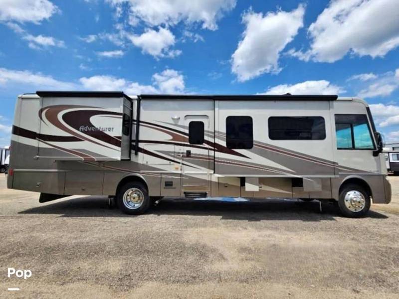2015 Winnebago Adventurer 37F, $ 89,900