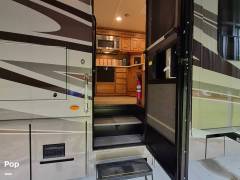 2015 Winnebago Adventurer 37F, $ 89,900