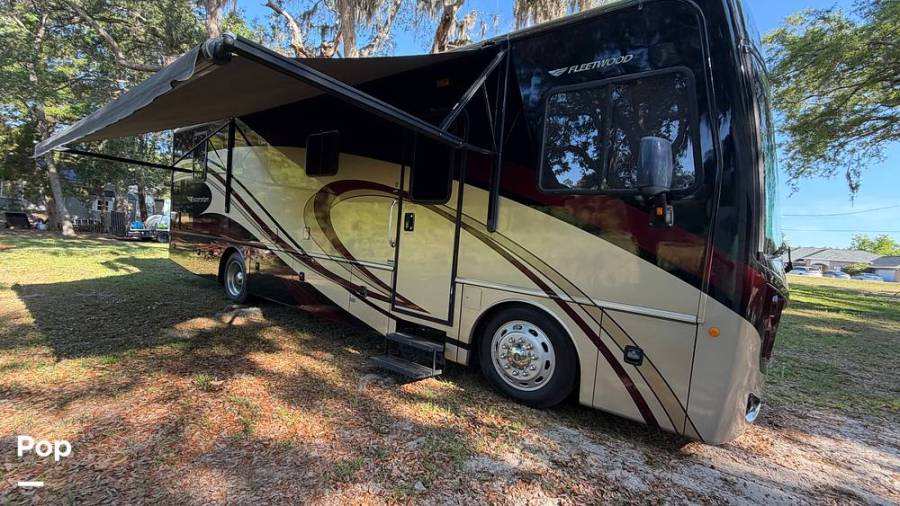 2013 Fleetwood Excursion 33A, $ 65,000