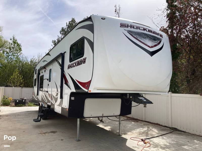 2017 Forest River Shockwave F33SAGDX, $ 30,500