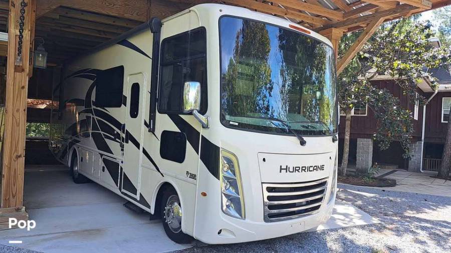 2022 Thor Motor Coach Hurricane 29M, $ 85,000