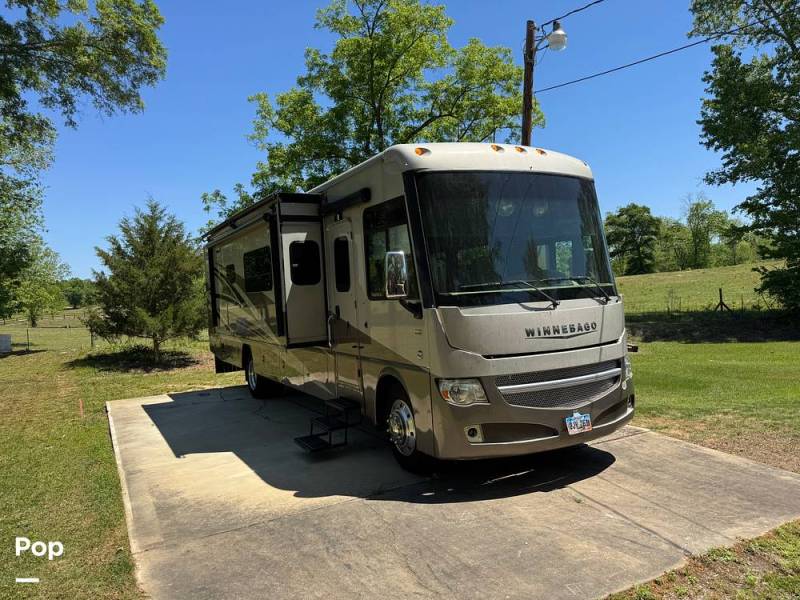 2014 Winnebago Adventurer 38Q, $ 51,000