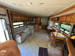 2014 Winnebago Adventurer 38Q, $ 51,000