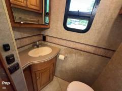 2014 Winnebago Adventurer 38Q, $ 51,000
